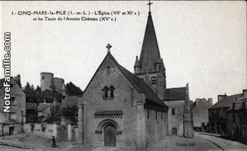 Post card of the church in Cinq-Mars-la-Pile and the castle towers.